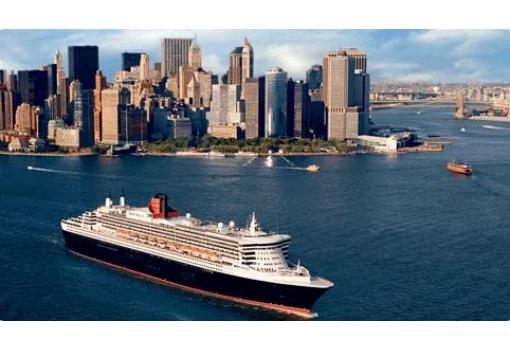 El Queen Mary 2 zarpando del Puerto de New York